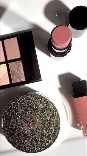 HERA Holiday 2025 “All That Glam” collection