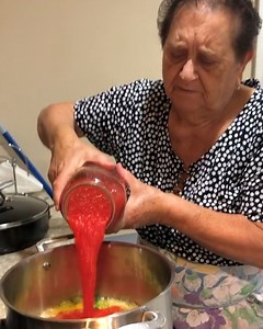 This Italian 'Nonna' has been using TikTok to share her incredible authentic Italian cooking 😋 | UNILAD