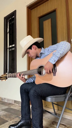 Cómo tocar 'Hablemos' de Ariel Camacho en guitarra