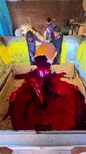 :Mysterious Red Liquid Expands Instantly – Surprising Mattress Secret Revealed!