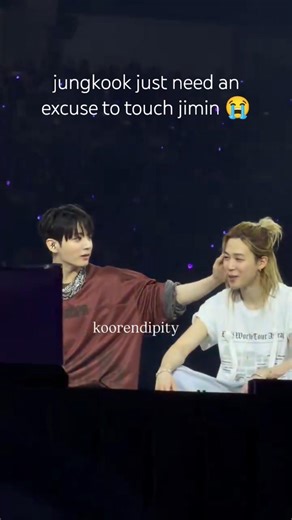 jungkook checking jimin's extensions 😭 #jikook #kookmin #jungkook #jimin #jikookmoments #arirangtour