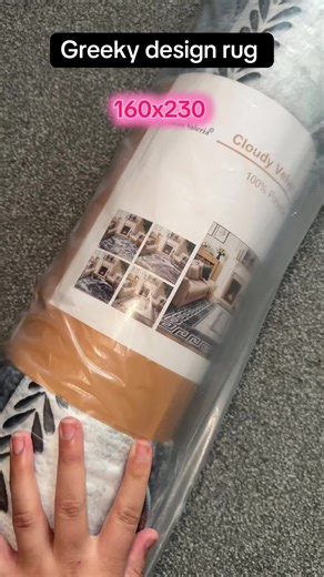 Premium quality rug soft large one rug 160x230cm in greeky effect rug #tiktokmademebuyit #rugby #viral #trending #livingroomrug