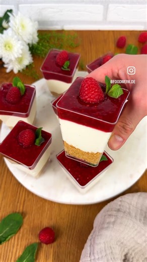 Himbeer-Cheesecake im Glas 🍓🧁 Zum Rezept 👉 https://www.foodwerk-blog.de/himbeer-cheesecake-im-glas/ Alle Rezepte findest du auf meinem Blog 🌍 www.foodwerk-blog.de 🎉 Mein erstes Kochbuch ist da! 🎉 📚 80 Lieblingsrezepte – einfach, gelingssicher und voller Geschmack. ✨ Limitiert – nur solange der Vorrat reicht! 🛒 Nur im Online-Shop erhältlich: 👉 www.foodwerk.shop 📖 Hol dir dieses traumhafte Buch direkt nach Hause! | foodwerk.de