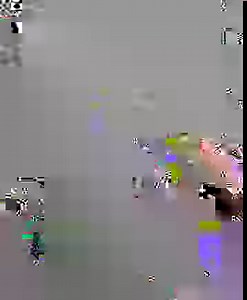 (⚛️) Étrangeté de l'Univers : James-Webb photographie la naissance d'une étoile ! 🌟 Cet étrange phénomène vient d'être capturé par l'instrument NIRCam du télescope James-Webb, dans les infrarouges. On peut y voir une forme de sablier coloré, et au centre, cachée, une proto-étoile, appelée L1527 ! Son disque protoplanétaire semble aussi dessiner une ligne sombre à travers l'étoile en formation. Les autres caractéristiques de la photo, des nuages colorés de part et d'autre du centre du sablier, c