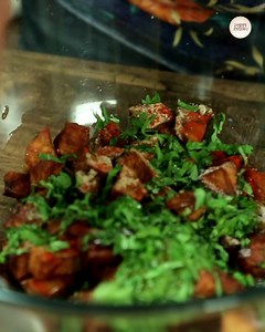 Learn How To Make Aloo Chaat Recipe from Chef Harsh Garg in Bachelor’s Chaska only on Swaad Anusaar. This Delhi Wale Aloo Chaat Recipe In Hindi of आलू चाट is an Easy Potato Chaat Recipe that can be easily made at home especially by bachelors. Ingredients:- 3 Potatoes, peeled and cubed 2 cups Oil for frying For the Chaat:- Salt, to taste ½ tsp. Cumin seed powder ½ tsp. Chaat Masala ½ tsp. Red chilli powder 2 tbsp. Dates chutney (sweet) 2 tbsp. Green chutney (spicy) Coriander leaves, finely choppe