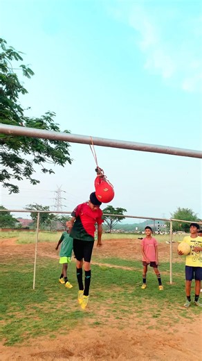 Survivors doing football head practice to see who's funniest and who's best😅🤩 #viral #shorts