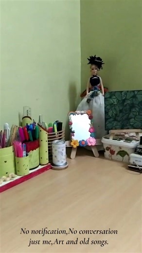 My well organised desk when I' m not working there.😂🤣. #art #craft #diy #viral.