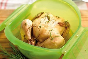 Los 21 utensilios más útiles para cocinar en el microondas y comer rápido y fácil (y 23 recetas para sacarles todo el partido)