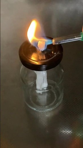 空き瓶でアルコールランプ作った。