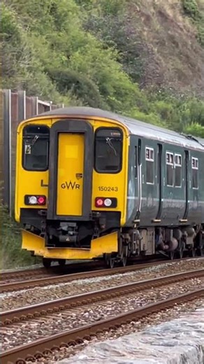 GWR Class 150 gives 3 tones at Sprey Point #train #gwr #trainspotting #railway #trainwatching