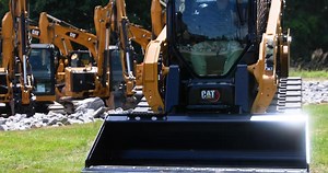 This 𝗖𝗼𝗺𝗽𝗮𝗰𝘁 𝗧𝗿𝗮𝗰𝗸 𝗟𝗼𝗮𝗱𝗲𝗿 tackles the toughest tasks—With the latest tech, easy maintenance, and extended warranties, YOU are in control. See what the 𝟮𝟱𝟱 𝗖𝗧𝗟 can do for you! | Thompson Tractor