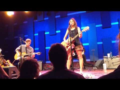 Susanna Hoffs - Manic Monday/Sunday Morning/Femme Fatale (Philadelphia 2012)