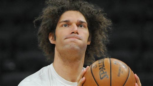 Robin Lopez reuniting with his twin brother Brook and the Milwaukee Bucks