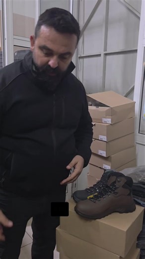 Traffic Store Cyprus on Instagram: "​🏗️ Heckel MX300 GT: Η Απόλυτη Θωράκιση για τα Πόδια σας! 🛡️🥾 ​Όταν οι συνθήκες εργασίας γίνονται ακραίες, το Heckel MX300 GT είναι η μοναδική επιλογή. Ένα μποτάκι ασφαλείας S3 που συνδυάζει την κορυφαία τεχνολογία Gore-Tex με την αξεπέραστη αντοχή! ​Γιατί το MX300 GT ξεχωρίζει στην αγορά: ​💧 100% Αδιάβροχο & Gore-Tex: Η επώνυμη μεμβράνη εγγυάται ότι τα πόδια σας θα μείνουν στεγνά στη βροχή, ενώ ταυτόχρονα αναπνέουν για απόλυτη άνεση όλη μέρα. ​🔥 Αντοχή σ