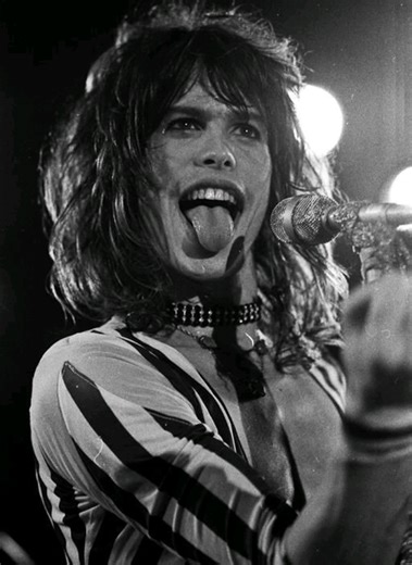 Steven Tyler en Latino TV Perú: Un Momentazo