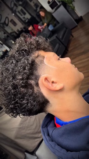 Maryland Barber • Breezy Blendz 🌬️ on Instagram: "Fix your FLAT hair with the link in bio📅 Always accepting new client @ Rockville MD📍 #dmv #rockvillemaryland #rockvillebarber"