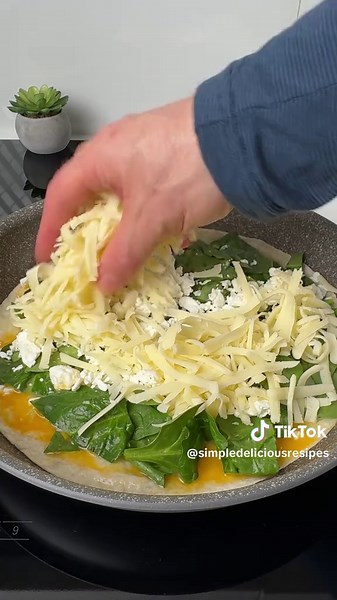 #VNVideoEditor YOU WON’T BELIEVE HOW EASY THIS HIGH-PROTEIN BREAKFAST IS! 2 EGGS, SPINACH & CHEESE — THE PERFECT PROTEIN BREAKFAST! INGREDIENTS: ● Wheat tortillas – 2 pcs ● Eggs – 2 pcs ● Fresh spinach – 50 g ● Cottage cheese – 50 g ● Grated mozzarella cheese – 150 g ● Salt – to taste ● Vegetable oil – for frying INSTRUCTIONS: 1. Lightly grease a frying pan with vegetable oil and heat over medium heat. 2. Place one wheat tortilla in the pan. 3. Crack the eggs directly onto the tortilla, add a li