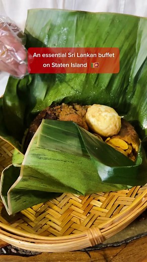 You can’t go to #StatenIsland without eating Sri Lankan food 🇱🇰. These lamprais at Lakruwana are essential. #lamprais #srilankanfood #righteouseats