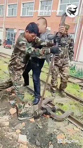 The process of changing railway tracks manual