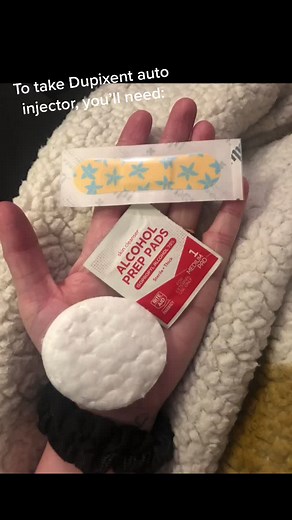 How to take a Dupixent auto injection!💉 #asthma #ezcema #allergies #dupixent #dupixentjourney #dupixentday #chronicillness #medicalthings #preemiekid