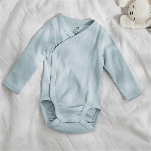 ✅EASY DRESSING For newborns, wrap-over bodysuits are easy to take on and off: no need to lift them over delicate heads. For older babies, we added buttons around the neck for extra room and easy dressing in a nappy emergency. #HMKids Shop baby essentials from P899 in stores and online: https://hm.info/61854naNf | H&M | Facebook