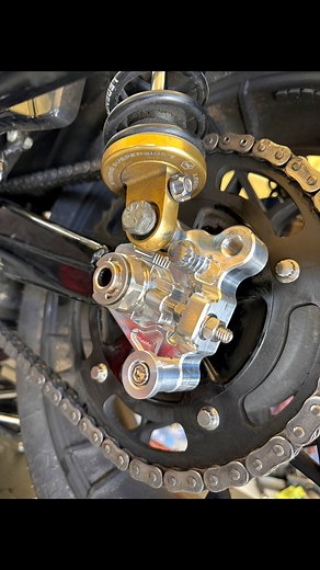 We install a @hawghalters rear axle kit for Harley-Davidson Touring “Bagger” motorcycles. • This made in the USA kit makes sure that no matter what the horsepower and torque you machine is laying down, that your axles stays put. | Vtwin Visionary