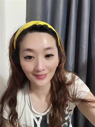 💎真的不是滤镜，是皮肤自己在发光✨ 这罐力曼奇迹霜我已经离不开了！ 每天早晚各抹一次，皮肤软嫩到像婴儿肌～ 毛孔变细、细纹淡了，连上妆都更贴服💖 那种“水光感”不是假白，而是从内透出来的亮✨ 越用越稳、越用越嫩，真的名副其实的「奇迹霜」！ #力曼奇迹霜 #韩系水光肌 #透亮发光肌 #好肤质自己养成