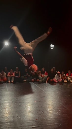 💥La salle HURLE! Son impro est CHOQUANTE😱Tu l’as reconnu ?✍🏽#viral #pro #show #dancer #freestyle