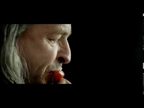 denethor popping the tomato in his mouth