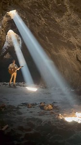 Bartholomew Hafeman of Hit Machine singing “Making Memories of Us”, Keith Urban at the Skylight Cave! | Hit Machine