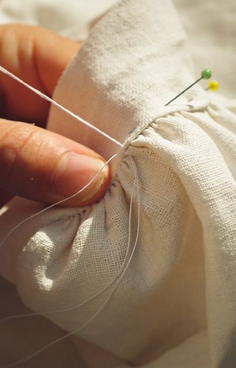 Elin Abrahamsson on Instagram: "It's here! The first part of a series I have been working with since march: The first chapter in "A 17th Century Attire!" In four parts, I will take you along on a journey from inside out, start to finish of my first proper 17th century costume. First out, is of course the shift! Link is in the description. Hope you'll like it!❤ #shift #smock #17thcentury #handsewing #linen #historicalsewing #historicalcostuming #särk"