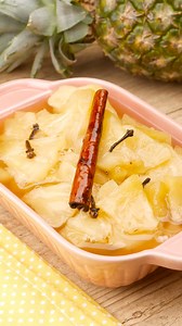 Aprenda a preparar uma compota de abacaxi deliciosa, perfeita para acompanhar suas sobremesas ou até para o café da manhã! 🍍🍯 Uma receita simples que traz o sabor tropical direto para sua casa. Já experimentou fazer compota em casa? Conta pra gente nos comentários! 👇 Curta nossa página e acompanhe mais receitas incríveis como essa! #CompotaDeAbacaxi #ReceitaCaseira #SaborTropical #DocesCaseiros | Cook'n Enjoy