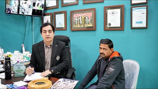 ⭐ Alopecia Treatment (Hair Loss Care & Recovery) Alopecia is a condition that causes hair loss from the scalp or other parts of the body. It can appear suddenly and may affect confidence if not treated on time. Early diagnosis and the right treatment plan play a key role in successful recovery. At Dr. Naseemullah Clinic, Alopecia is treated after proper evaluation to identify the exact type and cause. 🔹 Common Types of Alopecia: • Alopecia Areata – patchy hair loss (گنج پن کے پیچ) • Androgeneti