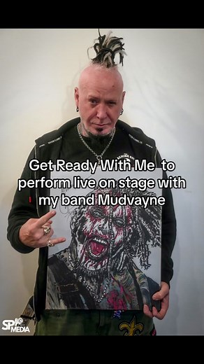 Get ready with Chad from Mudvayne… Blood, spit, and all… #grwm #grwmmakeup #mudvayne #chadgray #facepaintmakeup #thepsychotherapysessions #tour