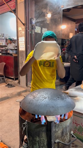 Street__foods03 on Instagram: "Making soft, fluffy ,traditional chappati #chappati #food #foodie #soft"