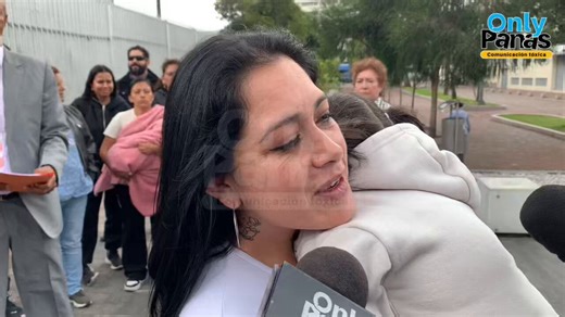 Madres con sus bebés en brazos suplicando por la vida de su hijos, porque en los hospitales ni siquiera hay anestesia ni los insumos mas básicos para las cirugías que necesita los ninos ¿Cómo mierda puedes ver esto y seguir defendiendo este gobierno loco?