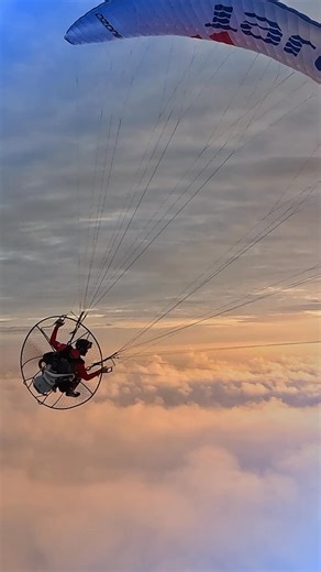 WANT TO FLY LIKE A BIRD? Imagine soaring through the skies, feeling pure freedom! Our paramotors are light, powerful and built for adventure. Ready to take your first flight? | Parajet