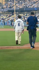 NBC4 Sports Anchor Olivia Garvey gives a sneak peek of how Dodgers great Steve Garvey prepped to throw out the first pitch at Wednesday’s game. ⚾️ #Dodgers #SteveGarvey | NBC LA