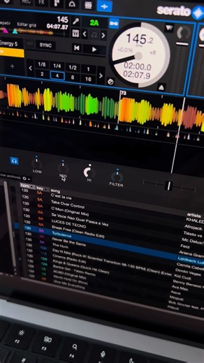 DJGYM | Cursos para Djs | Coach 1a1 on Instagram: "🍄 Cambia de color el waveform en serato dj pro #seratodjpro #djs #djgym #alexpimenteldj"