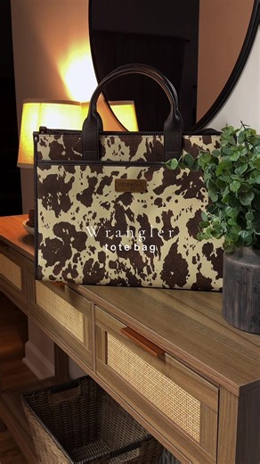 Love love love the cow print on this tote 🐮 @VaquerasOutfitters #purse #pursetok #wranglerpurse #totebag #cowprint