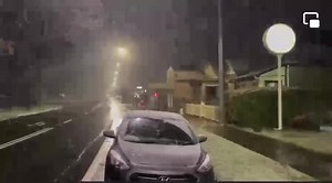 ❄️ Snow continues to fall across the Central Tablelands including at #Lithgow and #Katoomba. Roads in the area are being impacted and motorists are being urged to take extreme caution throughout the night and into Wednesday morning. ▪️Download the NSW Incident Alerts app to view and be alerted to road closures near you. https://apple.co/39Y5tW2. 📸: 2LT | NSW Incident Alerts