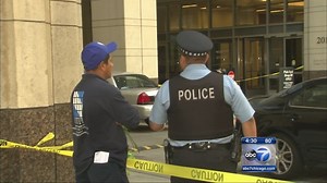 Window washer falls from 6th floor of Chicago hospital