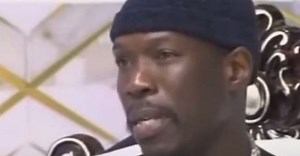 vidéo: Témoignant sur son père, Nit Dof fait pleurer le plateau