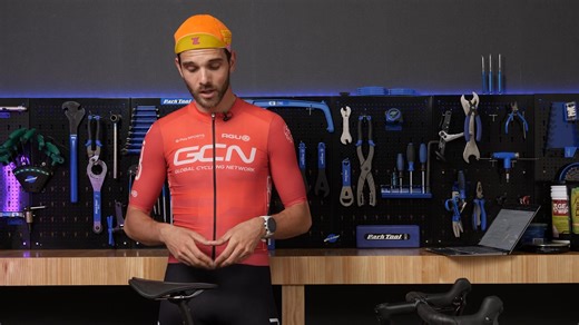 94K views · 642 reactions | Comment savoir si le recul de sa selle de vélo est le bon ? Trop en avant ? Trop en recul ? Quels sont les effets d'une selle mal placé sur notre posture, notre pédalage et notre ressenti ? Et surtout : comment trouver la bonne position ? #Selle #VeloDeRoute #BikeFitting #BikeFit #ConfortVélo | GCN en Français | Facebook