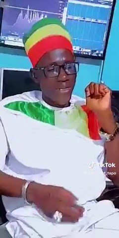 Understanding Data Analysis Through Graph Interpretation