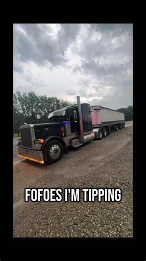 Exploring the Peterbilt 379 Truck Interior