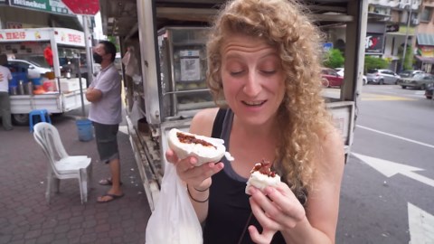 KUALA LUMPUR Street Food in Malaysia - BBQ SAMBAL STINGRAY + BEST STREET FOOD TOUR OF MALAYSIA