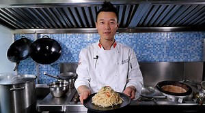 楚菜大厨教你做腊肉炒茭白丝，简单美味家常菜，三分钟美食上桌，舌尖上的湖北！