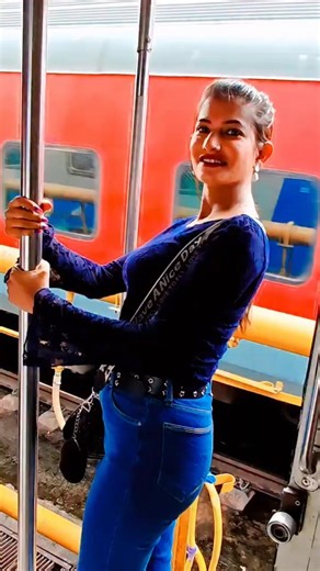 Fun Moments in Surat Local Train | Smiles, Travel Vibes & Pure Desi Masti 😂🚆 #shortsfeed