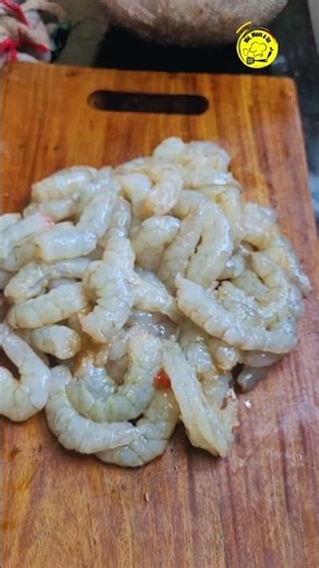 How to Clean Prawns at Home | Deveining Prawns (Indian Style) #PrawnsCleaning #DeveiningPrawns